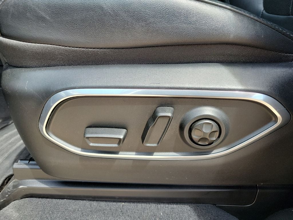 2023 Jeep Wagoneer Base