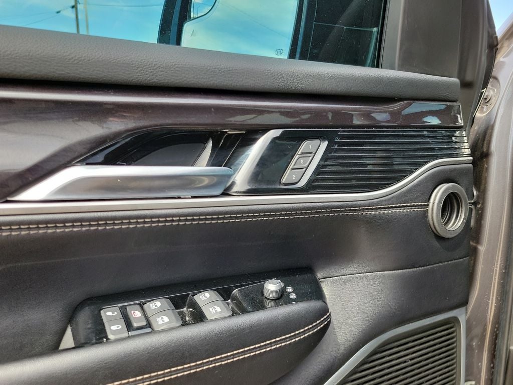 2023 Jeep Wagoneer Base