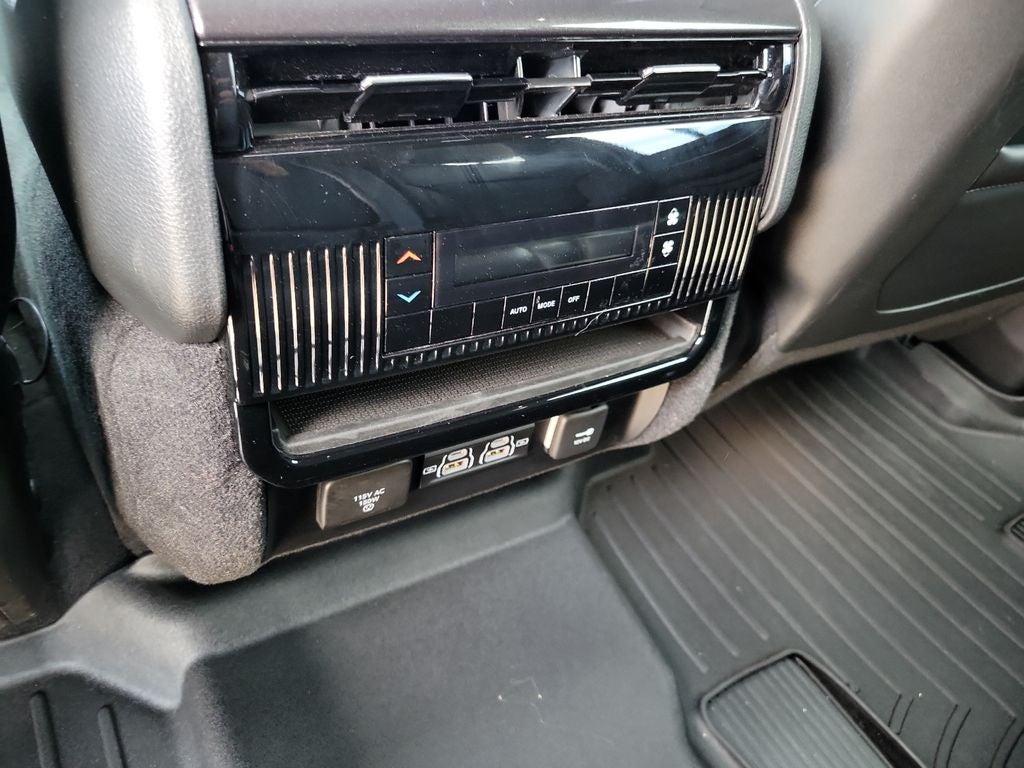 2023 Jeep Wagoneer Base