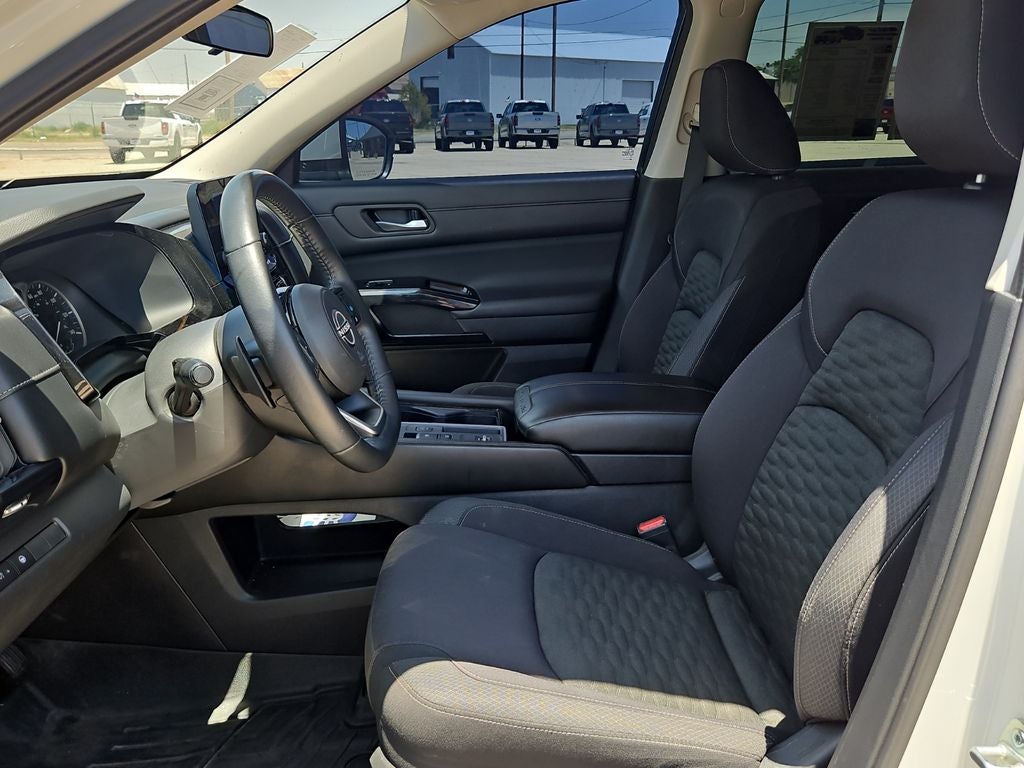 2022 Nissan Pathfinder SV