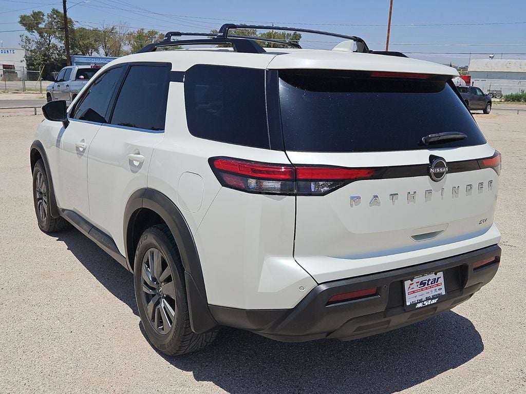 2022 Nissan Pathfinder SV