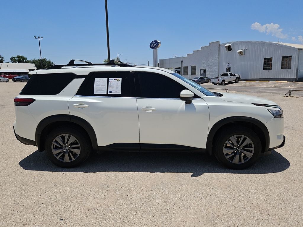 2022 Nissan Pathfinder SV