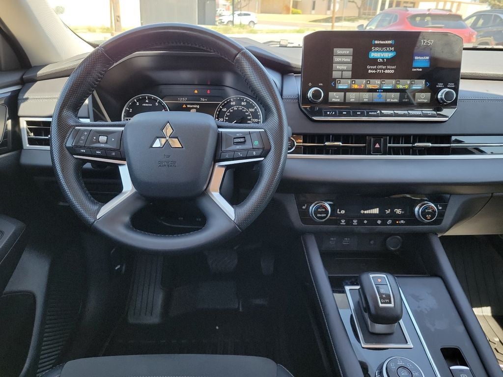 2024 Mitsubishi Outlander SE