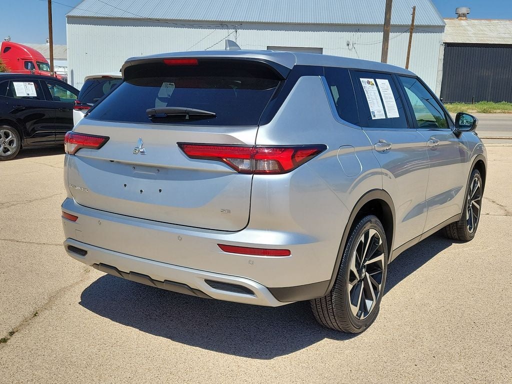 2024 Mitsubishi Outlander SE