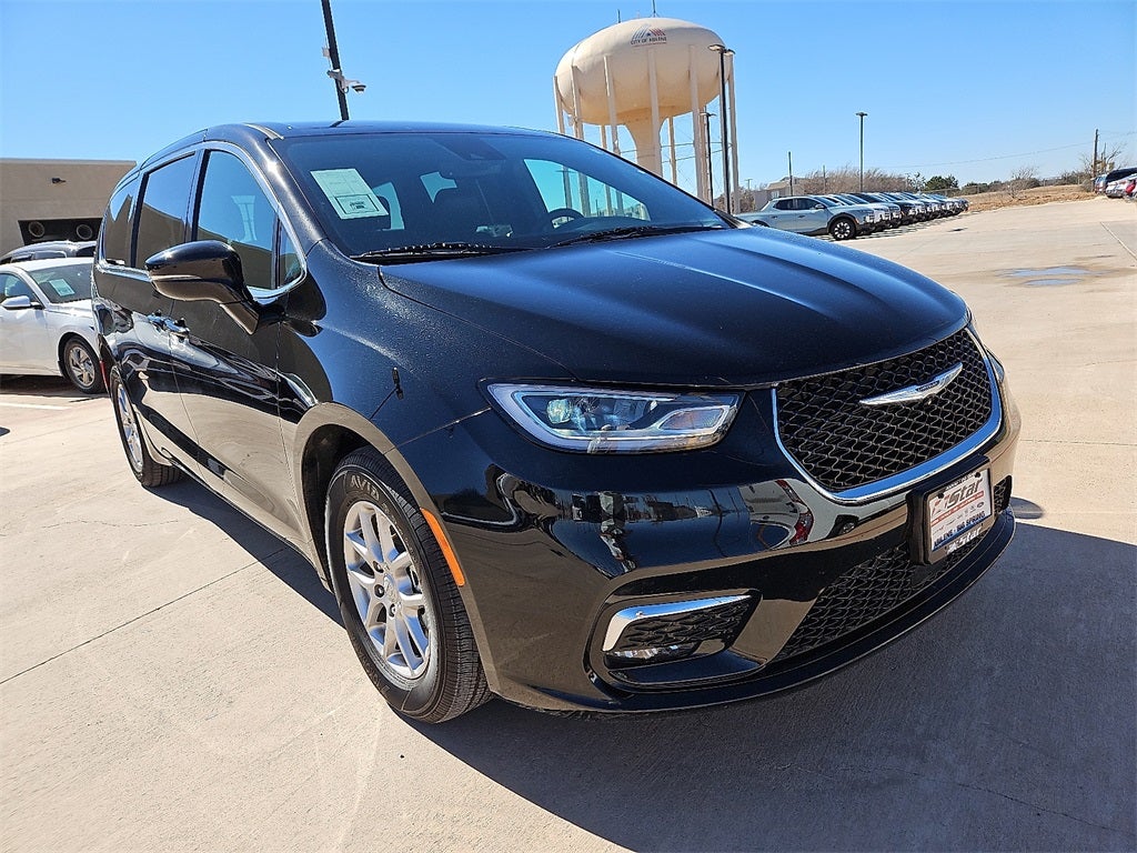 2025 Chrysler Pacifica Select