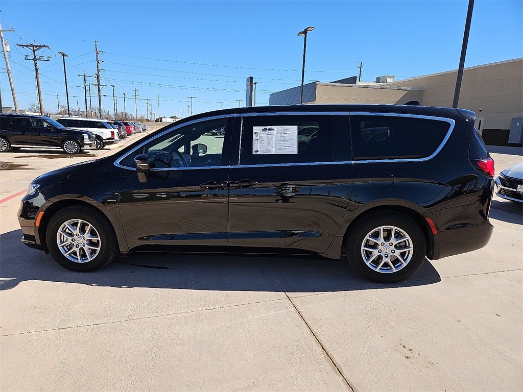 2025 Chrysler Pacifica Select