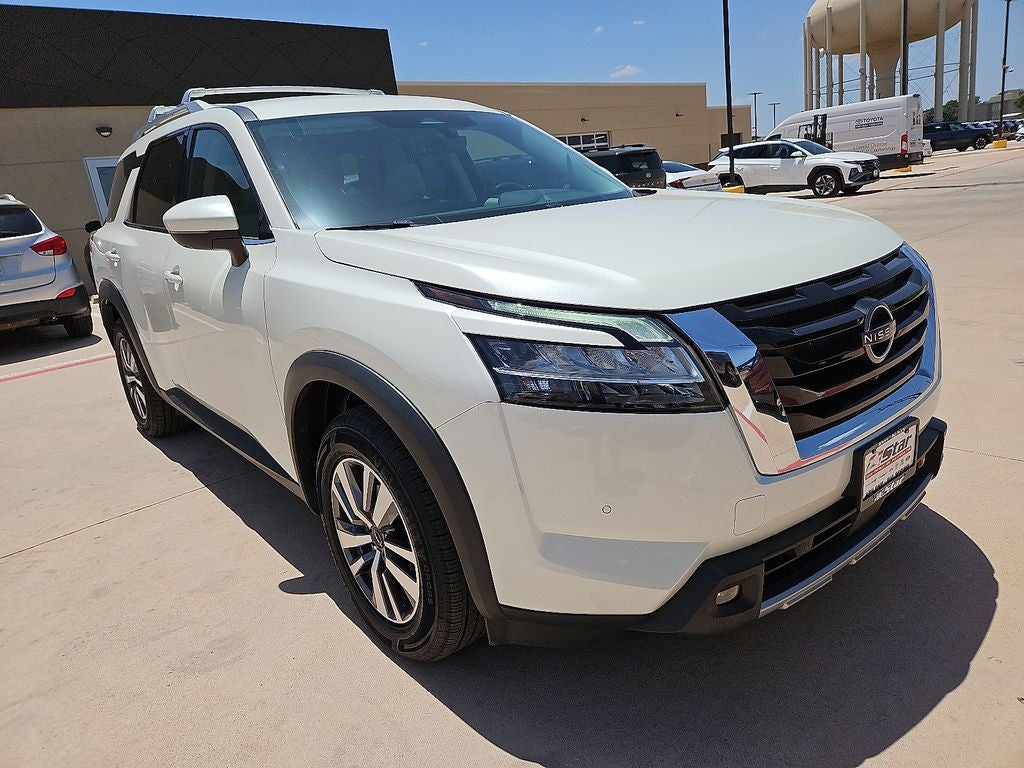2023 Nissan Pathfinder SL