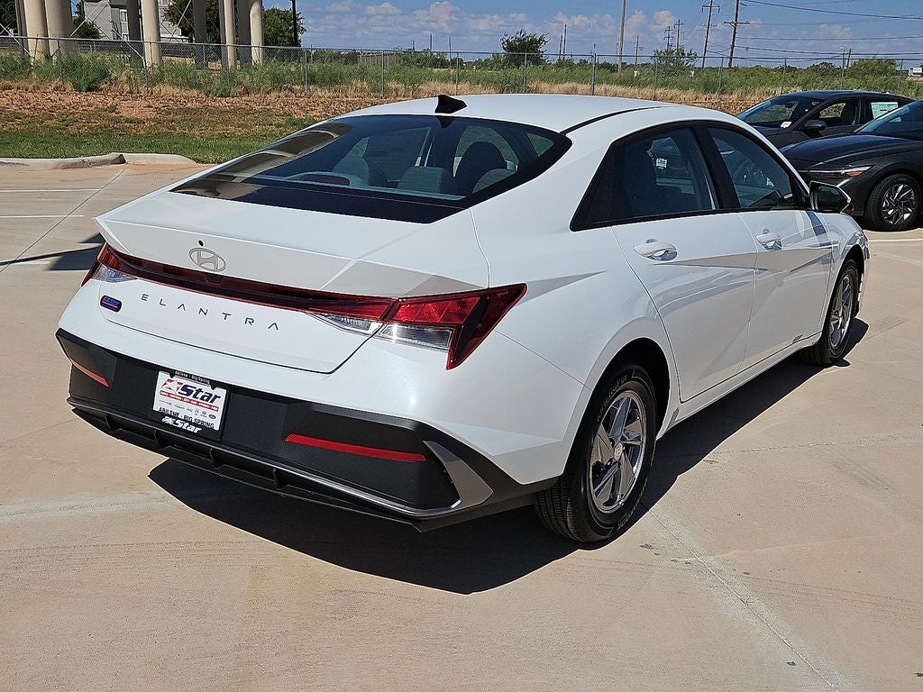 2026 Hyundai ELANTRA SE