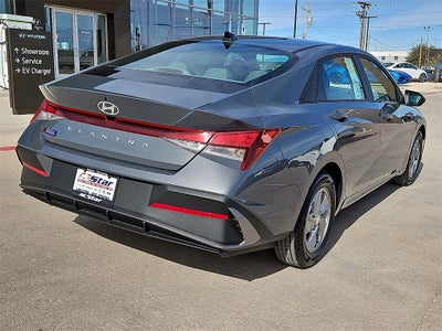 2026 Hyundai ELANTRA SE