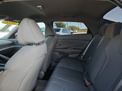 2026 Hyundai ELANTRA SE