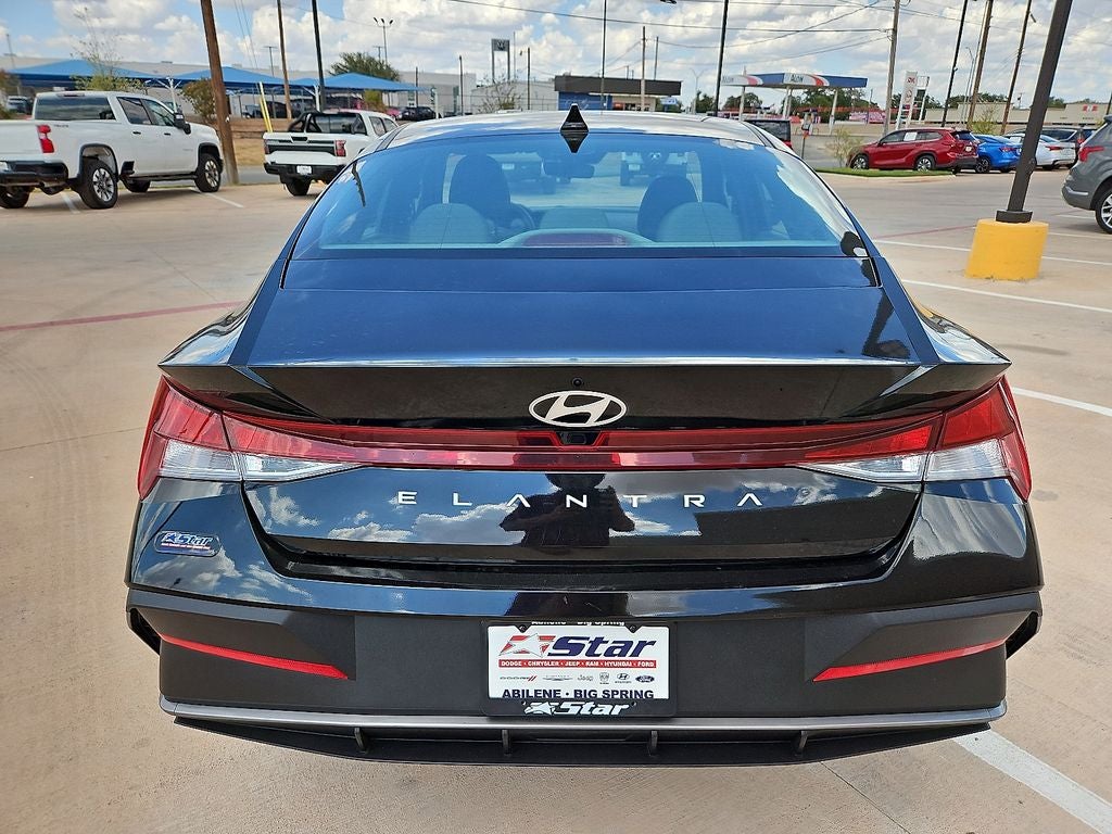 2024 Hyundai ELANTRA SEL