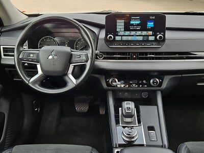 2024 Mitsubishi Outlander SE